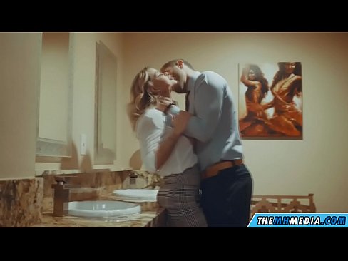 ❤️ Ketika seorang pirang berdada menggoda Anda di toilet umum ❤❌ Video porno di id.tubsexer-porn.ru ️❤